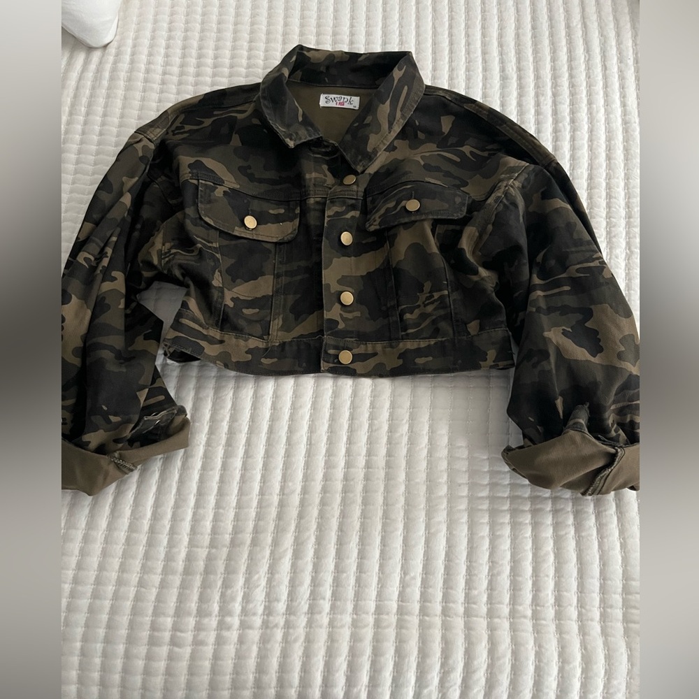 Swank A Posh cropped army fatigue jackett. Worn once, oversizeded fit.